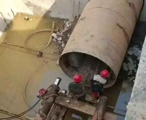 山西顶管机施工污水管道非开挖工程