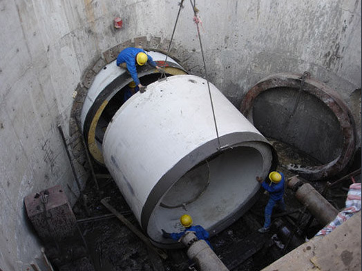 吉林液压顶管机河道防洪顶管顶进1800米