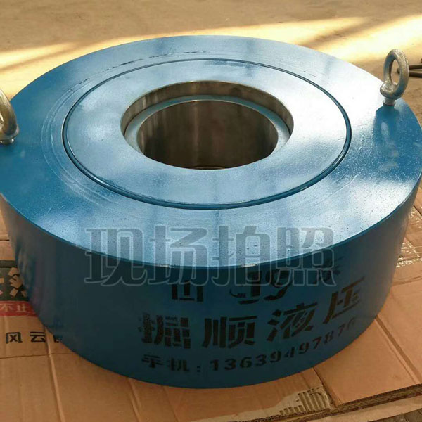 打好包装的千斤顶和液压泵发货啦