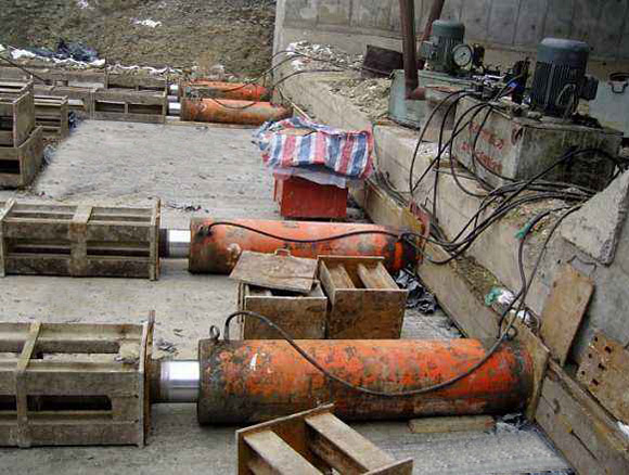 河北顶管千斤顶在架设桥梁工程中的应用