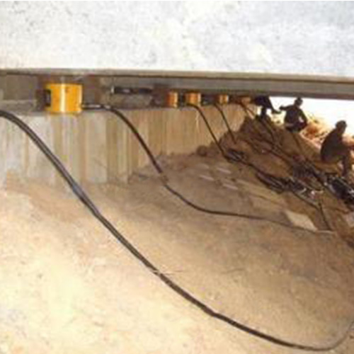 河北桥梁同步顶升千斤顶工程施工