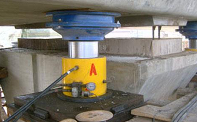 高铁桥梁千斤顶应用