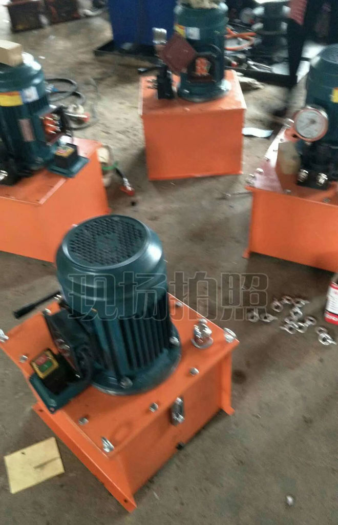 20套液压油泵装箱发货湖北武汉